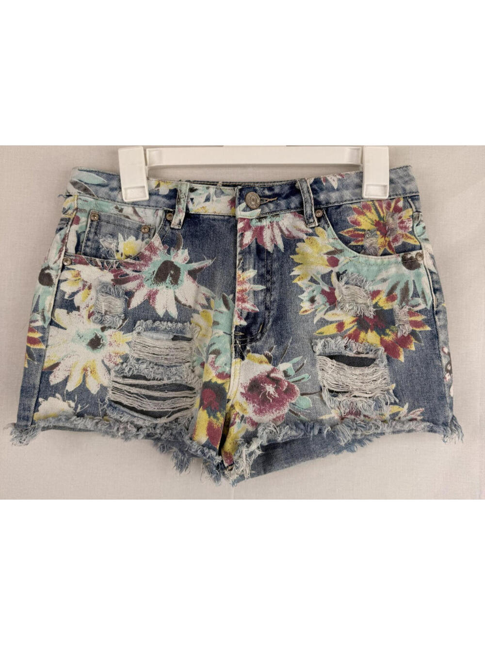 Almost Famous Denim Jeans Womens Size 5 Shorts Floral Destressed Casual-Fit
